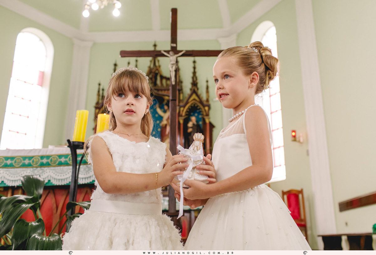 Cerimônia de casamento Marcia Juka e Mateus Sobanski  
fotógrafo juliano gil salão maquiagem casamento cerimônia mallet paraná irati ponta grossa vestido boudoir madrinhas noivo noiva igreja são pedro recepção jhons club padrinhos terno alianças
