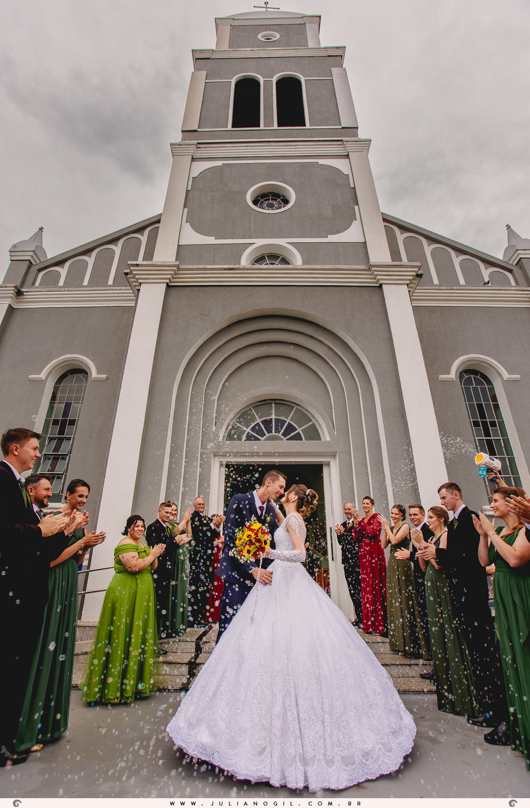 Cerimônia de casamento Marcia Juka e Mateus Sobanski  
fotógrafo juliano gil salão maquiagem casamento cerimônia mallet paraná irati ponta grossa vestido boudoir madrinhas noivo noiva igreja são pedro recepção jhons club padrinhos terno alianças