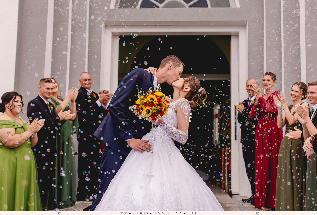 Cerimônia de casamento Marcia Juka e Mateus Sobanski  
fotógrafo juliano gil salão maquiagem casamento cerimônia mallet paraná irati ponta grossa vestido boudoir madrinhas noivo noiva igreja são pedro recepção jhons club padrinhos terno alianças
