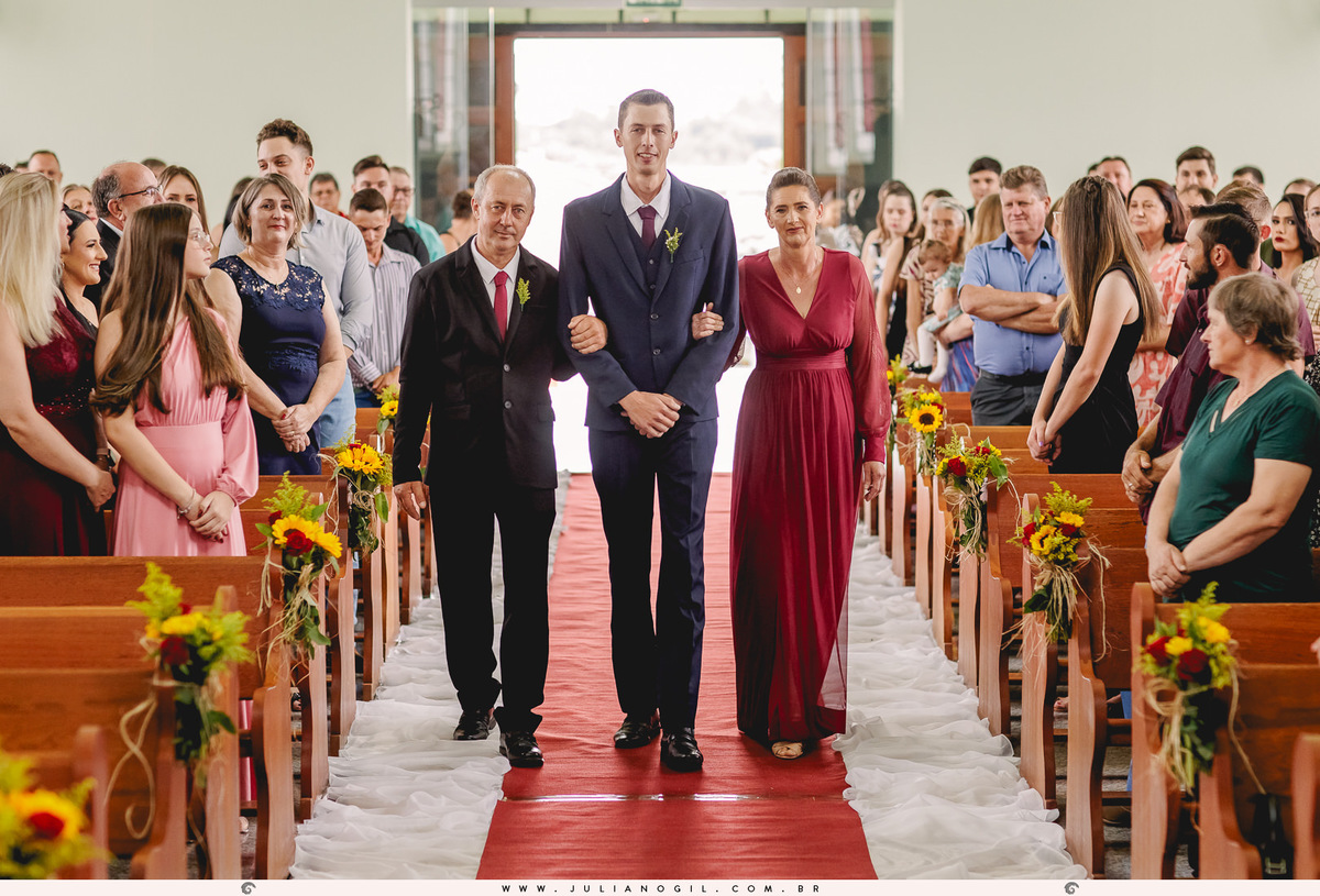 Cerimônia de casamento Marcia Juka e Mateus Sobanski  
fotógrafo juliano gil salão maquiagem casamento cerimônia mallet paraná irati ponta grossa vestido boudoir madrinhas noivo noiva igreja são pedro recepção jhons club padrinhos terno alianças