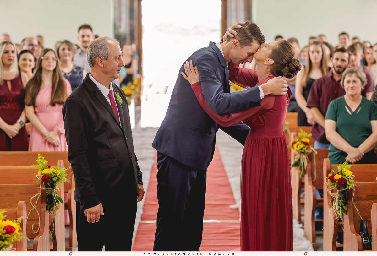 Cerimônia de casamento Marcia Juka e Mateus Sobanski  
fotógrafo juliano gil salão maquiagem casamento cerimônia mallet paraná irati ponta grossa vestido boudoir madrinhas noivo noiva igreja são pedro recepção jhons club padrinhos terno alianças
