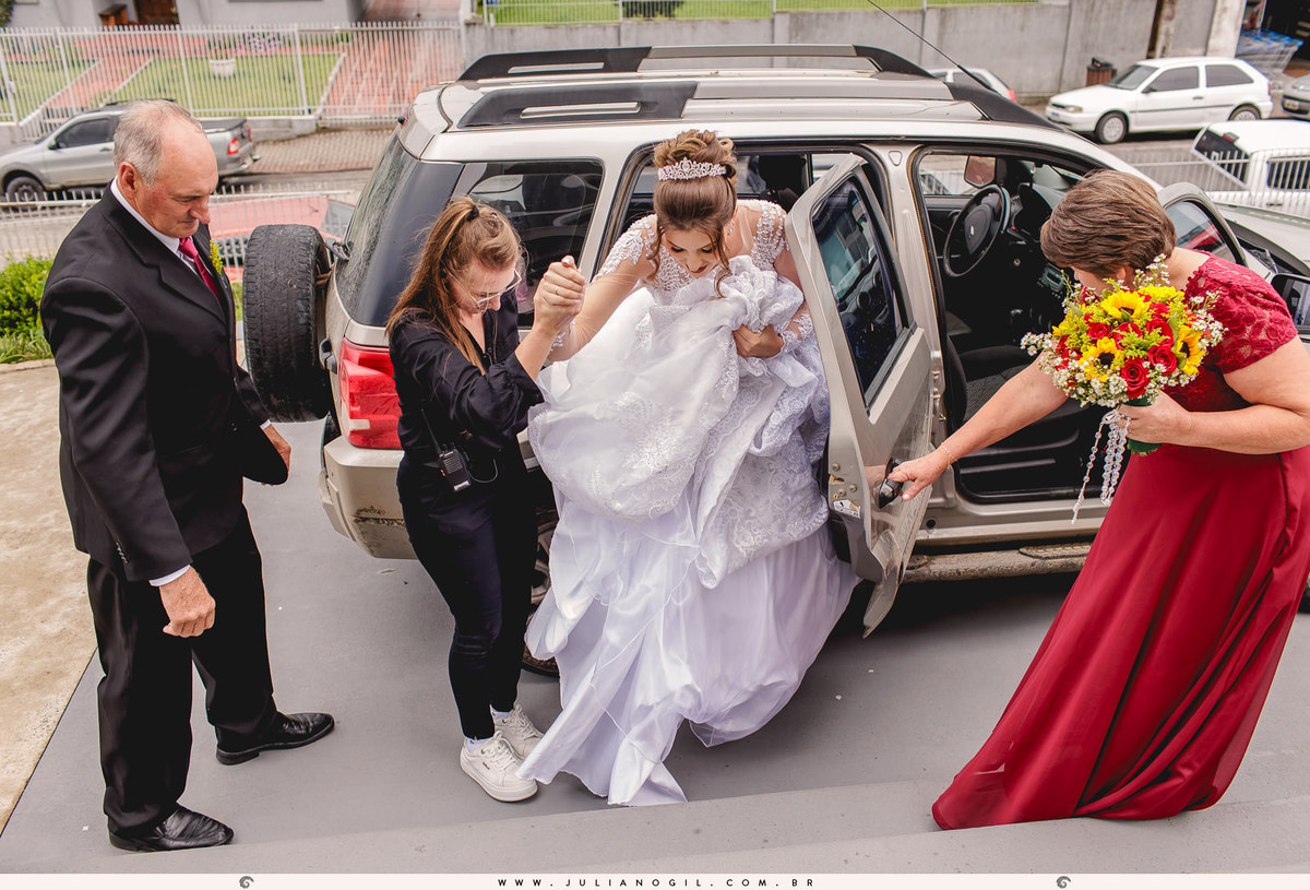 Cerimônia de casamento Marcia Juka e Mateus Sobanski  
fotógrafo juliano gil salão maquiagem casamento cerimônia mallet paraná irati ponta grossa vestido boudoir madrinhas noivo noiva igreja são pedro recepção jhons club padrinhos terno alianças