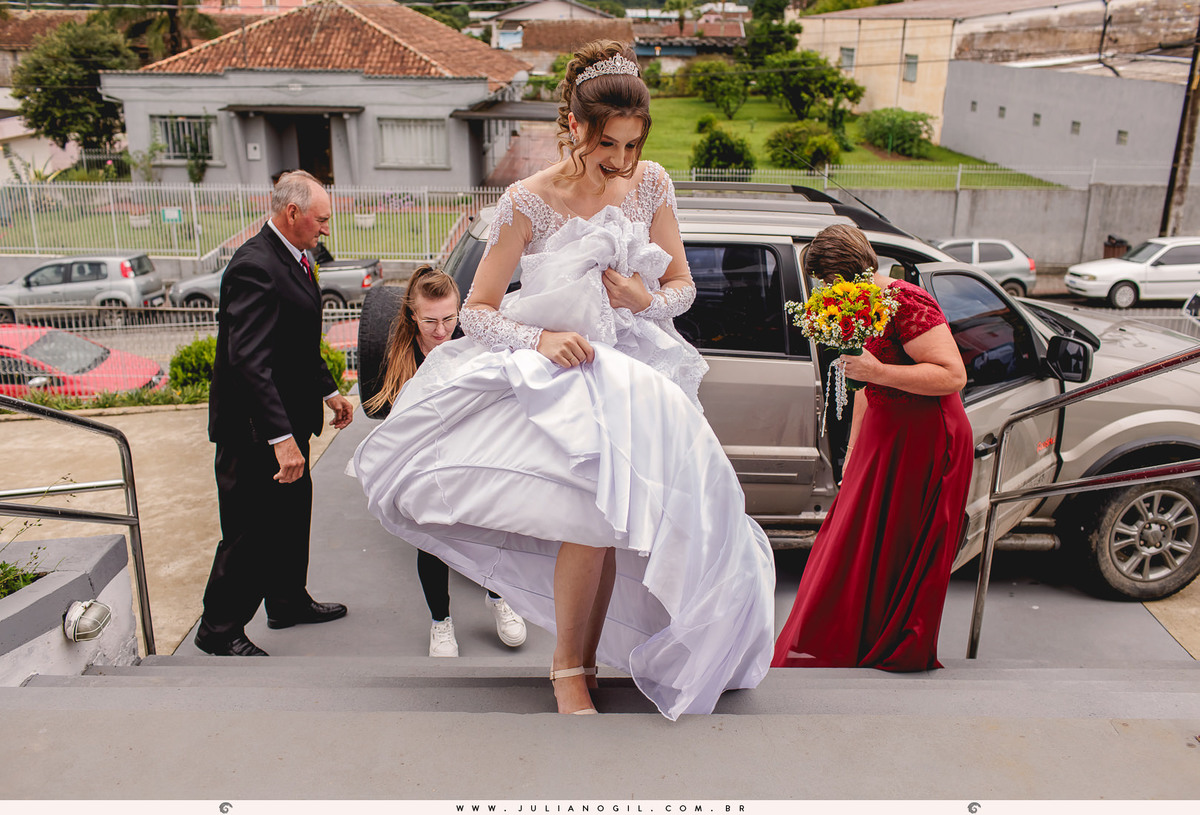 Cerimônia de casamento Marcia Juka e Mateus Sobanski  
fotógrafo juliano gil salão maquiagem casamento cerimônia mallet paraná irati ponta grossa vestido boudoir madrinhas noivo noiva igreja são pedro recepção jhons club padrinhos terno alianças