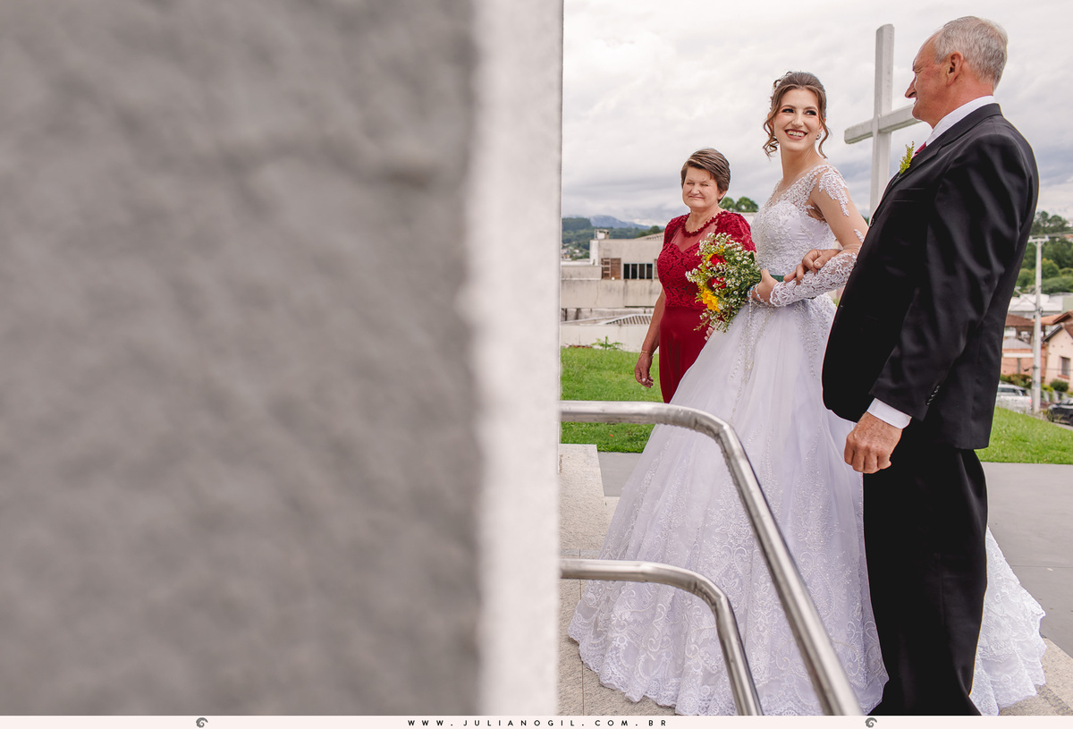 Cerimônia de casamento Marcia Juka e Mateus Sobanski  
fotógrafo juliano gil salão maquiagem casamento cerimônia mallet paraná irati ponta grossa vestido boudoir madrinhas noivo noiva igreja são pedro recepção jhons club padrinhos terno alianças