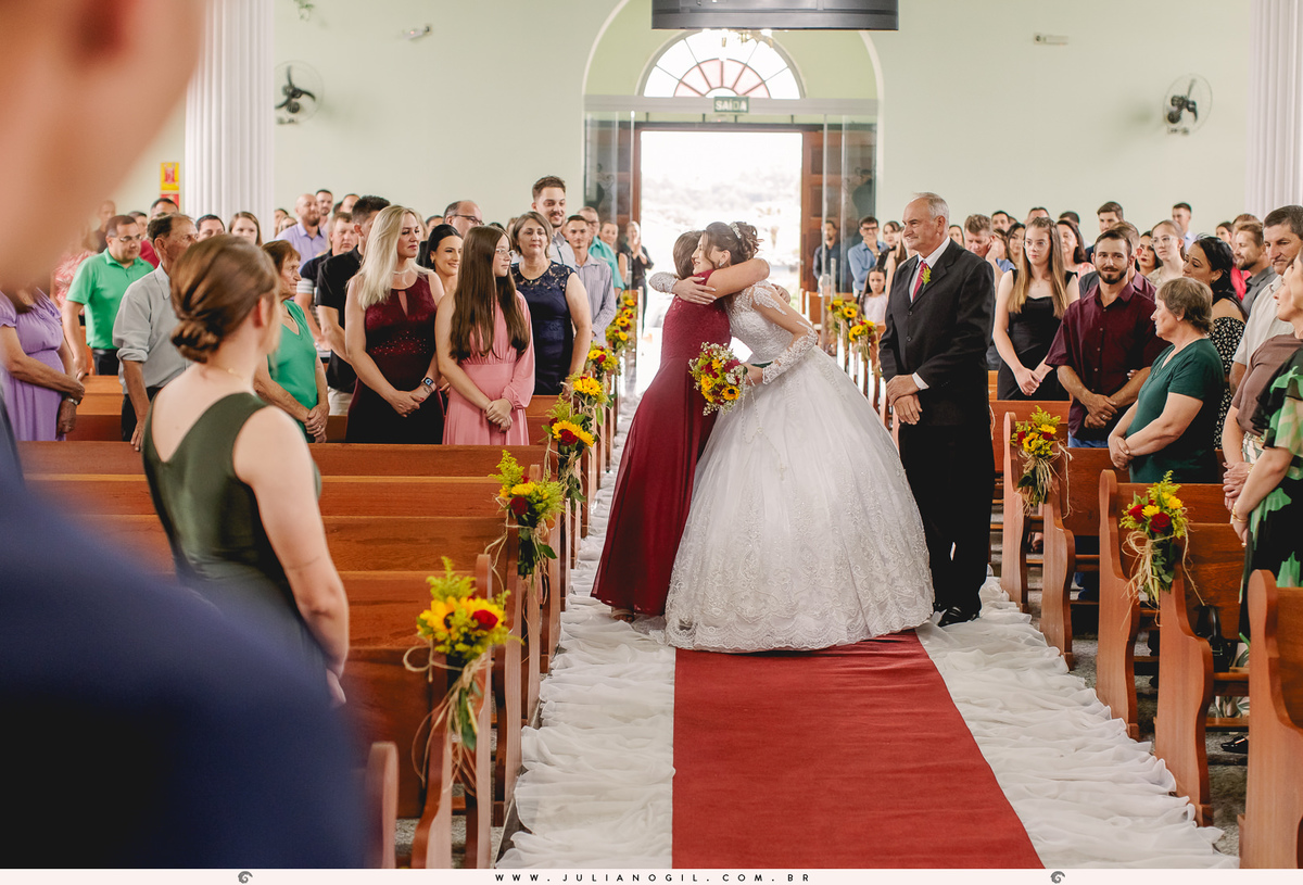 Cerimônia de casamento Marcia Juka e Mateus Sobanski  
fotógrafo juliano gil salão maquiagem casamento cerimônia mallet paraná irati ponta grossa vestido boudoir madrinhas noivo noiva igreja são pedro recepção jhons club padrinhos terno alianças