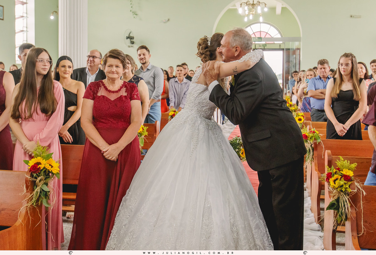 Cerimônia de casamento Marcia Juka e Mateus Sobanski  
fotógrafo juliano gil salão maquiagem casamento cerimônia mallet paraná irati ponta grossa vestido boudoir madrinhas noivo noiva igreja são pedro recepção jhons club padrinhos terno alianças