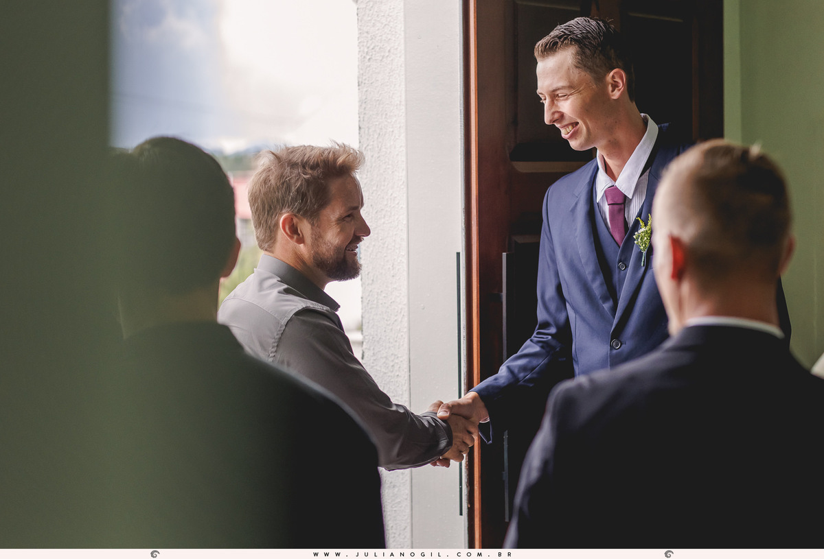 Cerimônia de casamento Marcia Juka e Mateus Sobanski  
fotógrafo juliano gil salão maquiagem casamento cerimônia mallet paraná irati ponta grossa vestido boudoir madrinhas noivo noiva igreja são pedro recepção jhons club padrinhos terno alianças