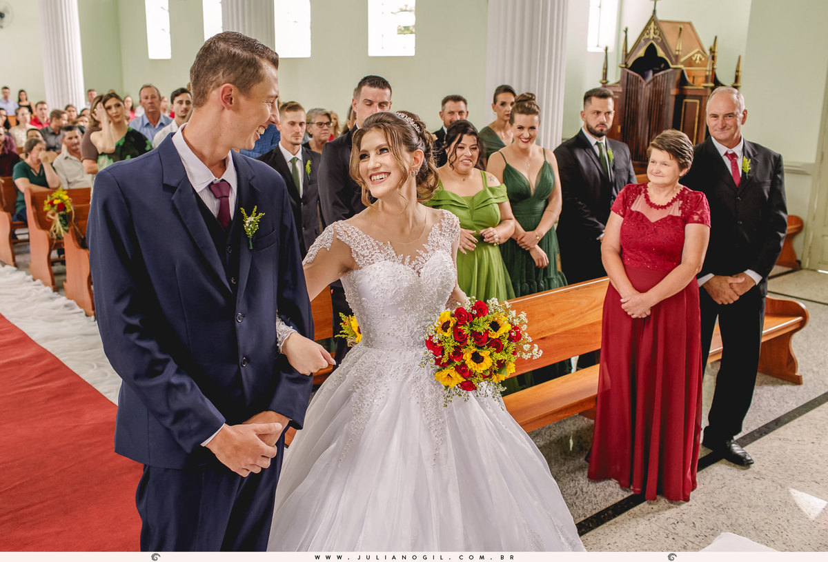 Cerimônia de casamento Marcia Juka e Mateus Sobanski  
fotógrafo juliano gil salão maquiagem casamento cerimônia mallet paraná irati ponta grossa vestido boudoir madrinhas noivo noiva igreja são pedro recepção jhons club padrinhos terno alianças