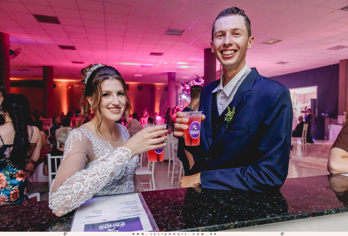 Cerimônia de casamento Marcia Juka e Mateus Sobanski  
fotógrafo juliano gil salão maquiagem casamento cerimônia mallet paraná irati ponta grossa vestido boudoir madrinhas noivo noiva igreja são pedro recepção jhons club padrinhos terno alianças