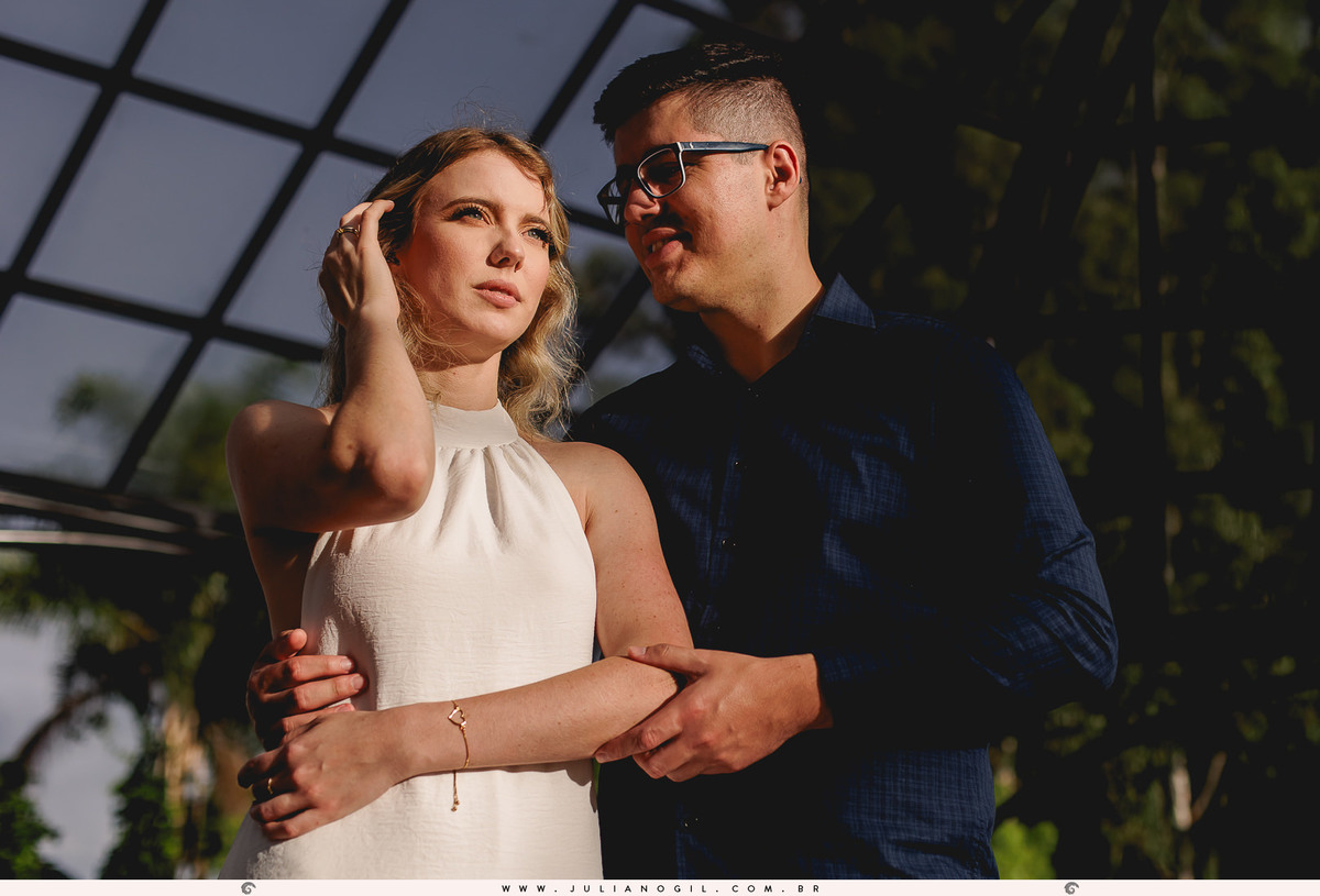 pré casamento fazenda virá charme resort fotógrafo juliano gil noiva noivo Emanuelle e Felipe chuva sol lago pescaria pôr do sol vestido guarda chuva pescaria pescador casa chalé irati paraná prudentópolis ponta grossa francisco beltrão 