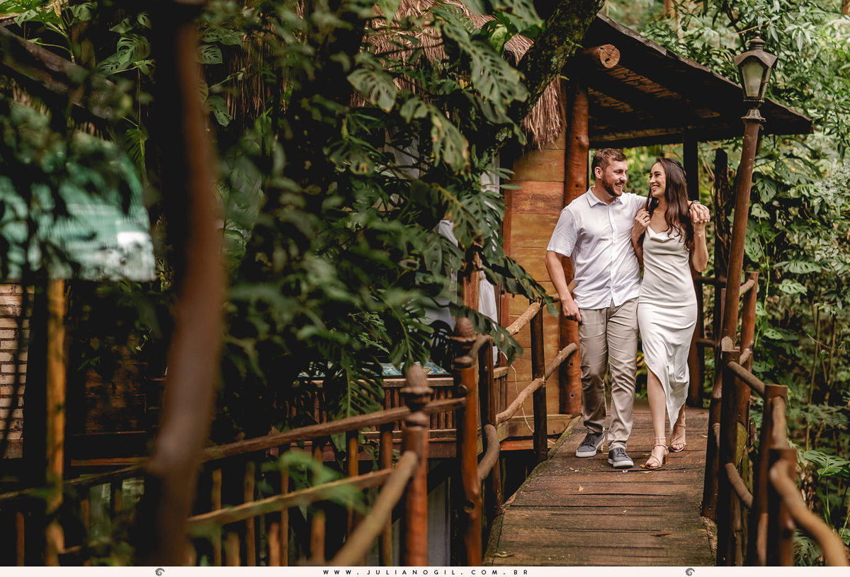 pré casamento eden spa fotógrafo juliano gil noiva noivo Marine e Leonardo lago pôr do sol vestido casa chalé irati paraná prudentópolis ponta grossa campo mourão maringá wedding bride externo ao ar livre