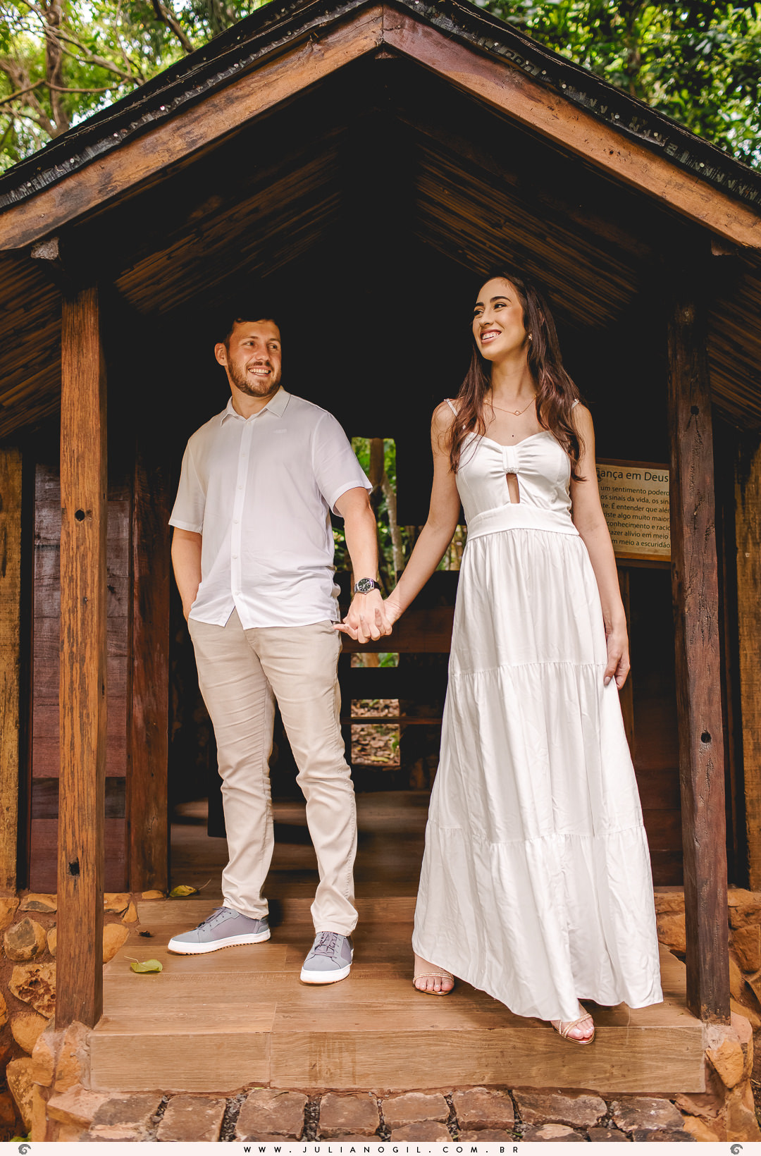 pré casamento eden spa fotógrafo juliano gil noiva noivo Marine e Leonardo lago pôr do sol vestido casa chalé irati paraná prudentópolis ponta grossa campo mourão maringá wedding bride externo ao ar livre