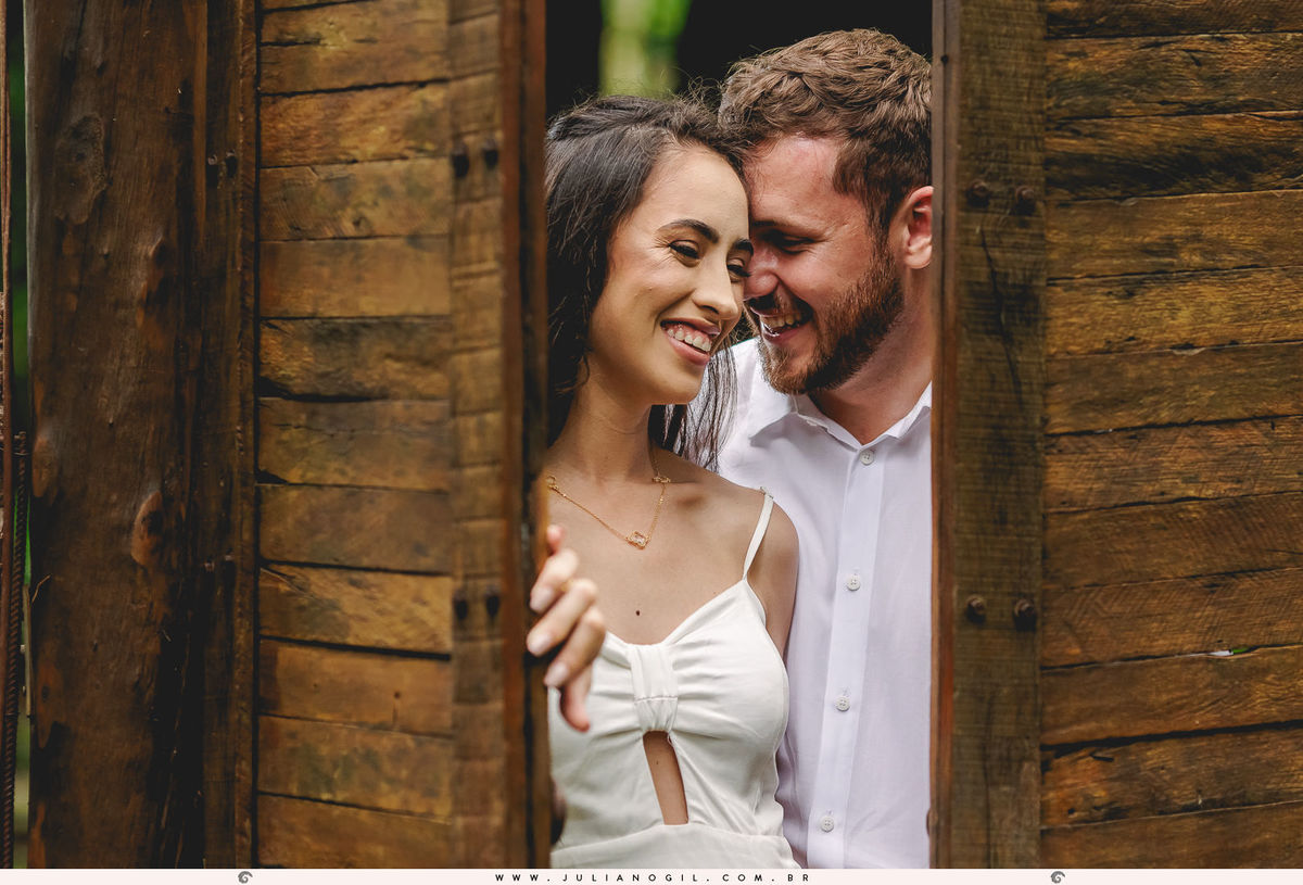pré casamento eden spa fotógrafo juliano gil noiva noivo Marine e Leonardo lago pôr do sol vestido casa chalé irati paraná prudentópolis ponta grossa campo mourão maringá wedding bride externo ao ar livre