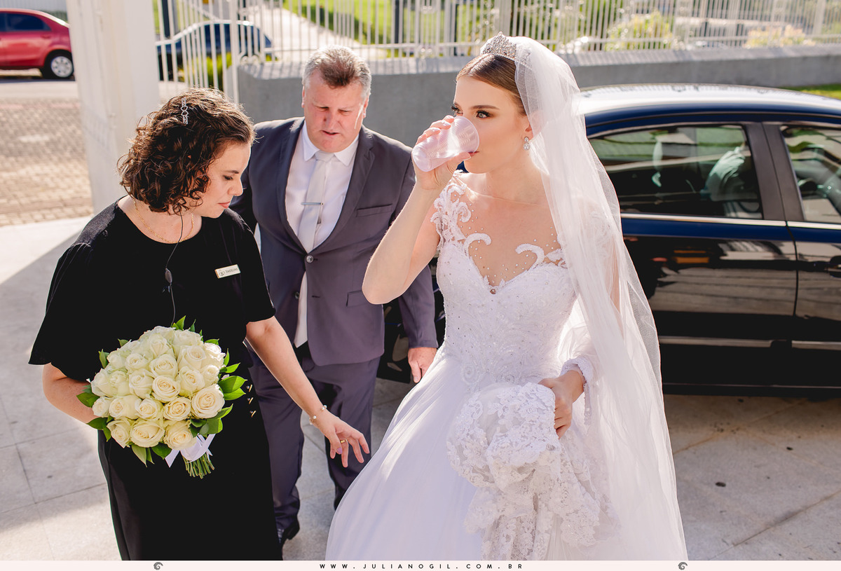 casamento Emanuelle e Felipe fotógrafo Juliano Gil igreja são josafat festa clube XVII madrinhas padrinhos noiva noivo prudentópolis paraná francisco beltrão rito ucraniano korovai recepção salão vip vestido de noiva brinde wedding bride