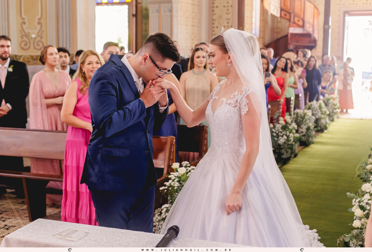 casamento Emanuelle e Felipe fotógrafo Juliano Gil igreja são josafat festa clube XVII madrinhas padrinhos noiva noivo prudentópolis paraná francisco beltrão rito ucraniano korovai recepção salão vip vestido de noiva brinde wedding bride