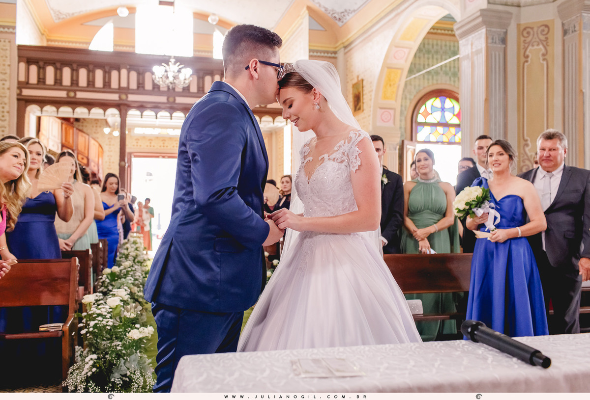 casamento Emanuelle e Felipe fotógrafo Juliano Gil igreja são josafat festa clube XVII madrinhas padrinhos noiva noivo prudentópolis paraná francisco beltrão rito ucraniano korovai recepção salão vip vestido de noiva brinde wedding bride