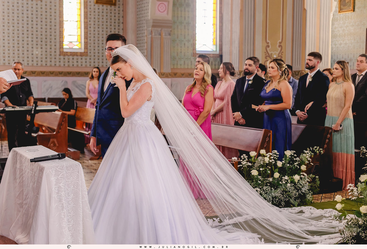 casamento Emanuelle e Felipe fotógrafo Juliano Gil igreja são josafat festa clube XVII madrinhas padrinhos noiva noivo prudentópolis paraná francisco beltrão rito ucraniano korovai recepção salão vip vestido de noiva brinde wedding bride