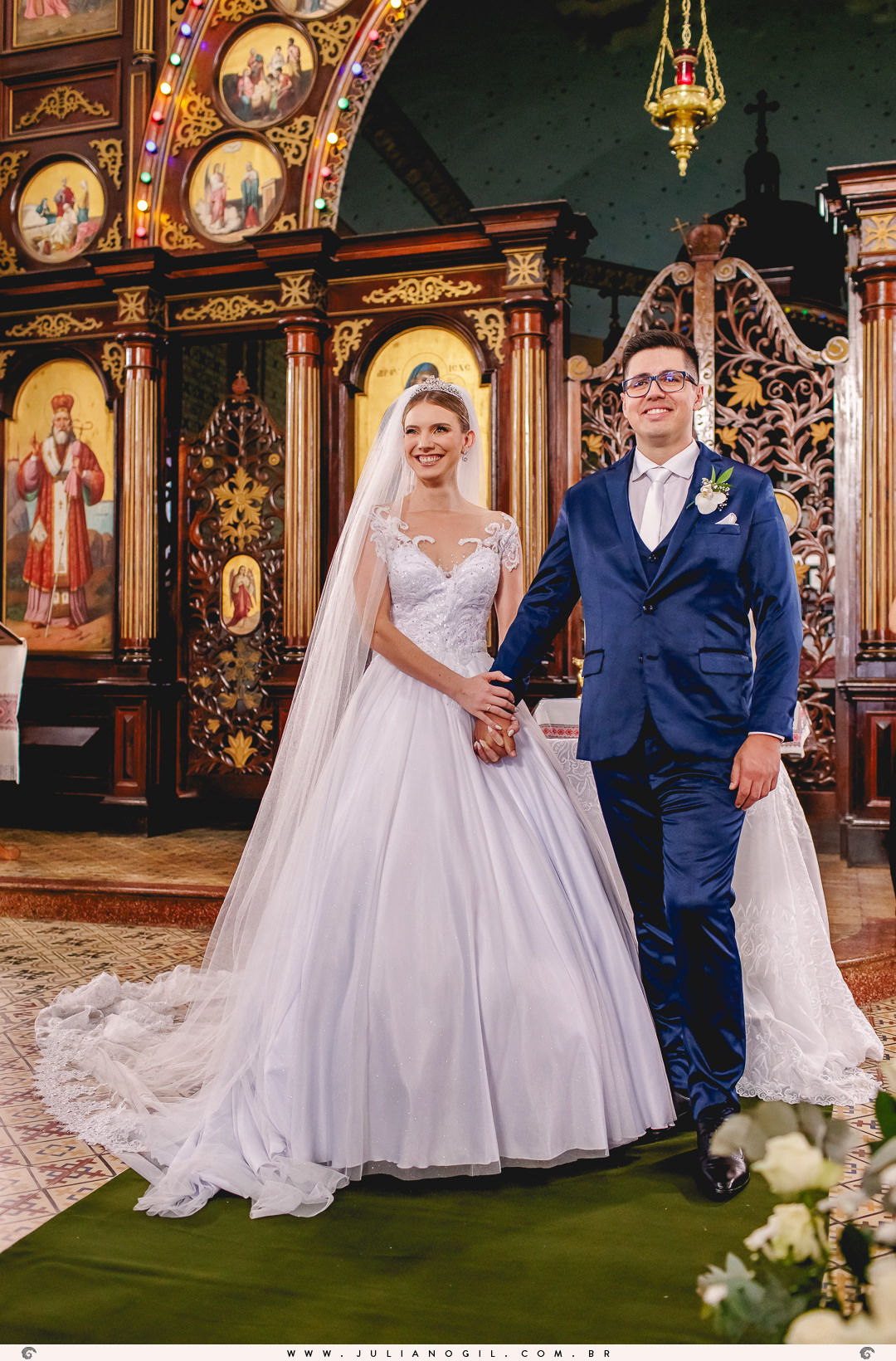 casamento Emanuelle e Felipe fotógrafo Juliano Gil igreja são josafat festa clube XVII madrinhas padrinhos noiva noivo prudentópolis paraná francisco beltrão rito ucraniano korovai recepção salão vip vestido de noiva brinde wedding bride