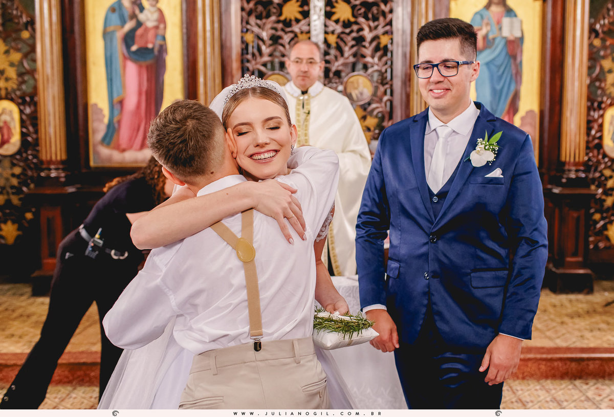 casamento Emanuelle e Felipe fotógrafo Juliano Gil igreja são josafat festa clube XVII madrinhas padrinhos noiva noivo prudentópolis paraná francisco beltrão rito ucraniano korovai recepção salão vip vestido de noiva brinde wedding bride