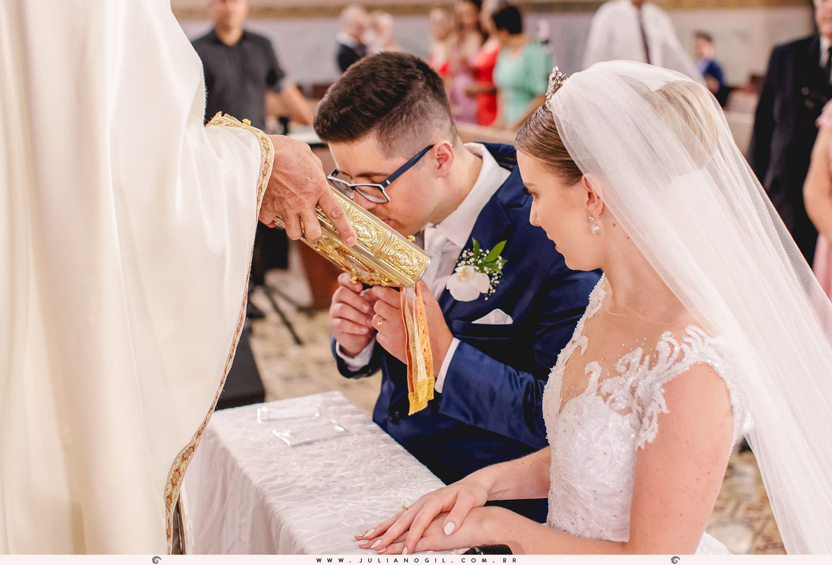 casamento Emanuelle e Felipe fotógrafo Juliano Gil igreja são josafat festa clube XVII madrinhas padrinhos noiva noivo prudentópolis paraná francisco beltrão rito ucraniano korovai recepção salão vip vestido de noiva brinde wedding bride