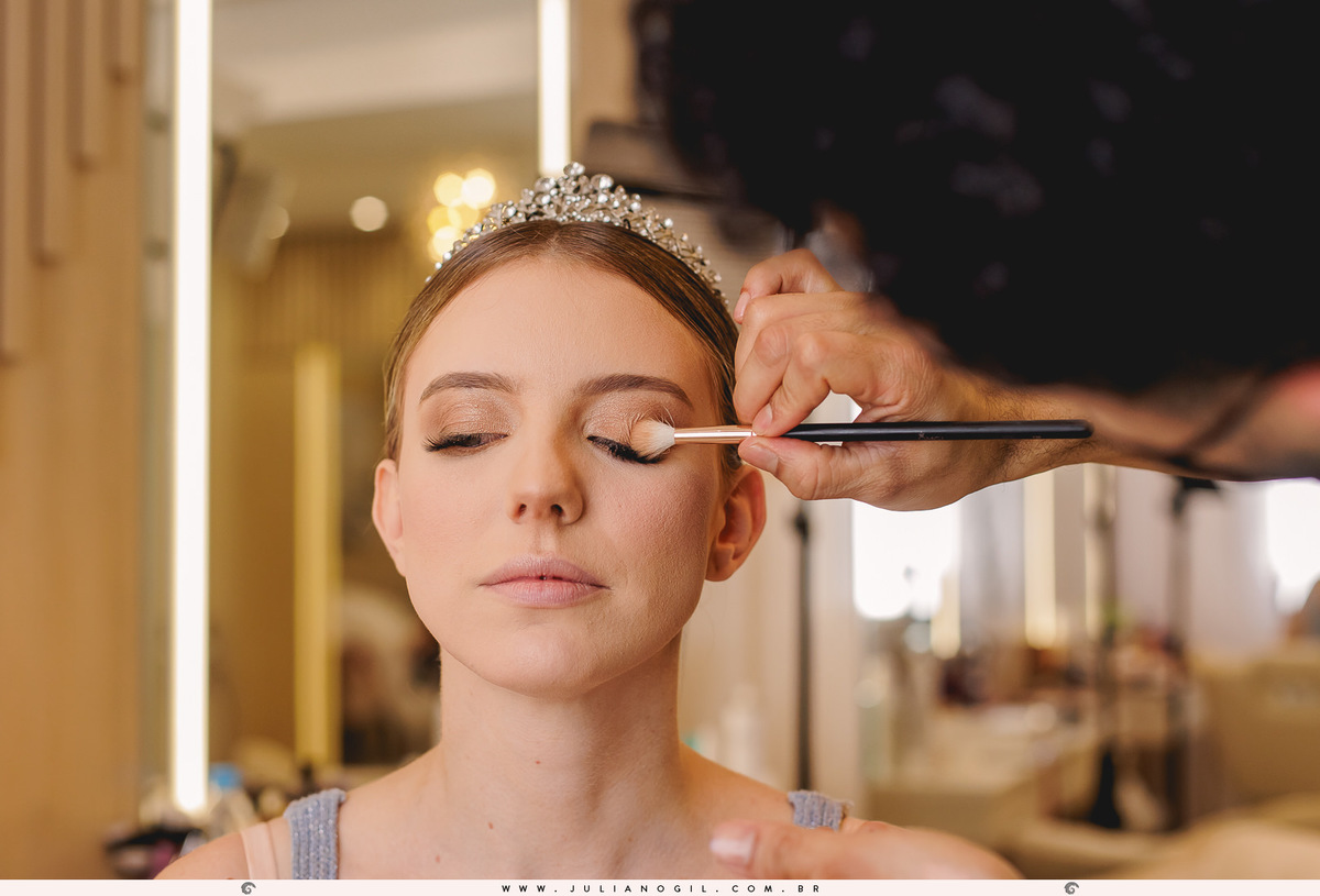 making of casamento Emanuelle e Felipe fotógrafo Juliano Gil igreja são josafat festa clube XVII madrinhas padrinhos noiva noivo prudentópolis paraná francisco beltrão rito ucraniano korovai recepção salão vip  brinde wedding bride