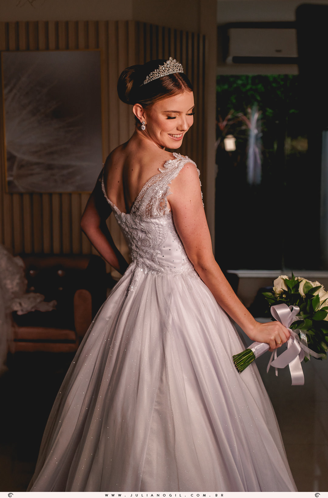 making of casamento Emanuelle e Felipe fotógrafo Juliano Gil igreja são josafat festa clube XVII madrinhas padrinhos noiva noivo prudentópolis paraná francisco beltrão rito ucraniano korovai recepção salão vip  brinde wedding bride