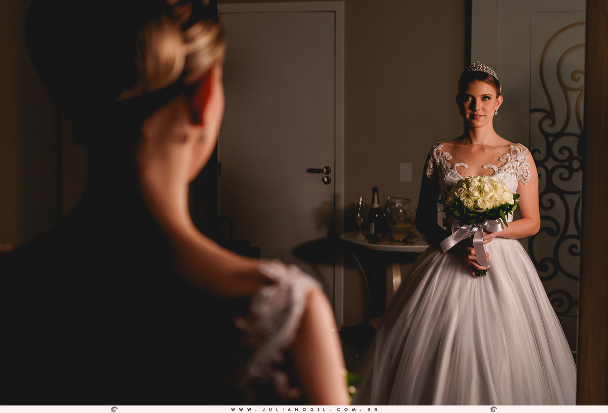 making of casamento Emanuelle e Felipe fotógrafo Juliano Gil igreja são josafat festa clube XVII madrinhas padrinhos noiva noivo prudentópolis paraná francisco beltrão rito ucraniano korovai recepção salão vip  brinde wedding bride