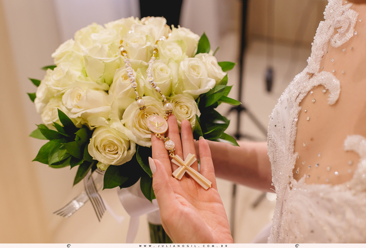 making of casamento Emanuelle e Felipe fotógrafo Juliano Gil igreja são josafat festa clube XVII madrinhas padrinhos noiva noivo prudentópolis paraná francisco beltrão rito ucraniano korovai recepção salão vip  brinde wedding bride