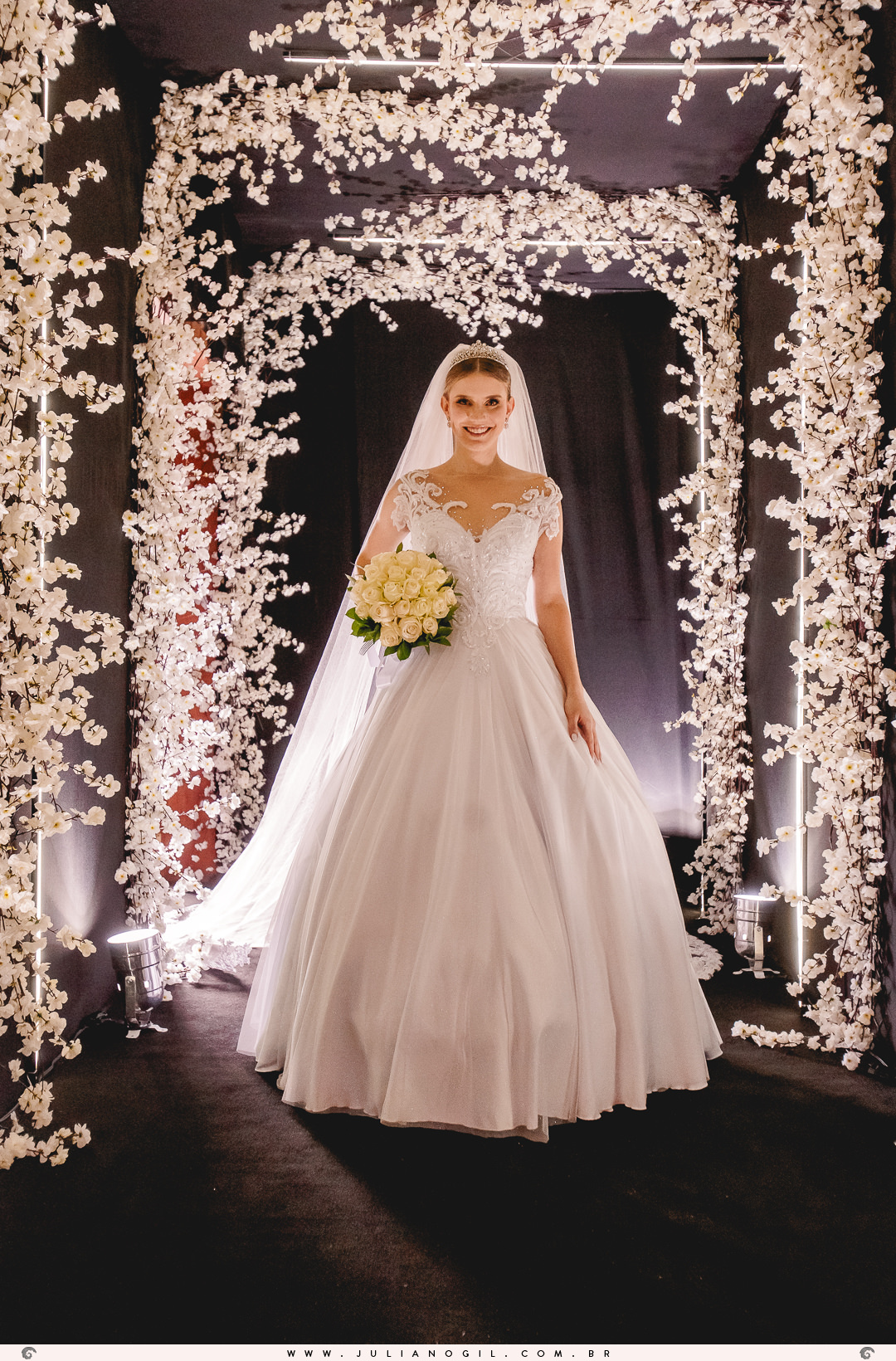 making of casamento Emanuelle e Felipe fotógrafo Juliano Gil igreja são josafat festa clube XVII madrinhas padrinhos noiva noivo prudentópolis paraná francisco beltrão rito ucraniano korovai recepção salão vip  brinde wedding bride decoração