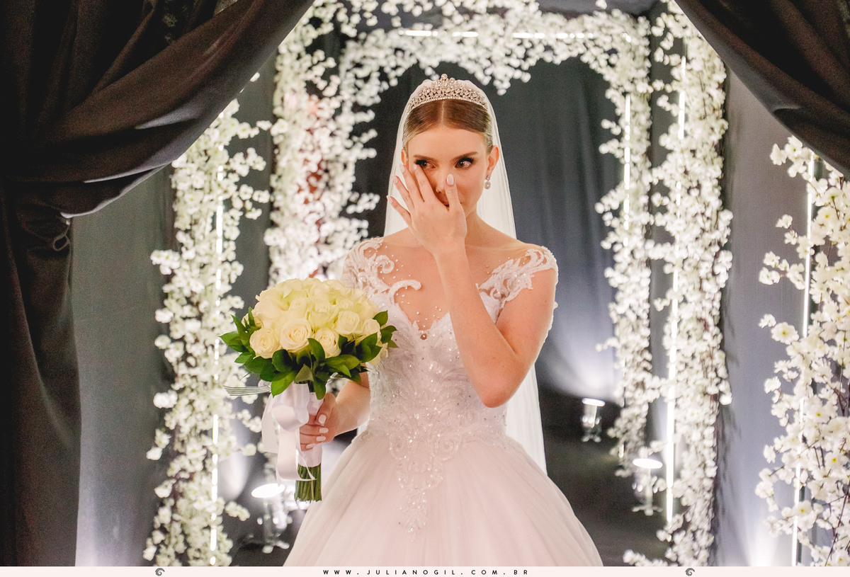 making of casamento Emanuelle e Felipe fotógrafo Juliano Gil igreja são josafat festa clube XVII madrinhas padrinhos noiva noivo prudentópolis paraná francisco beltrão rito ucraniano korovai recepção salão vip  brinde wedding bride decoração