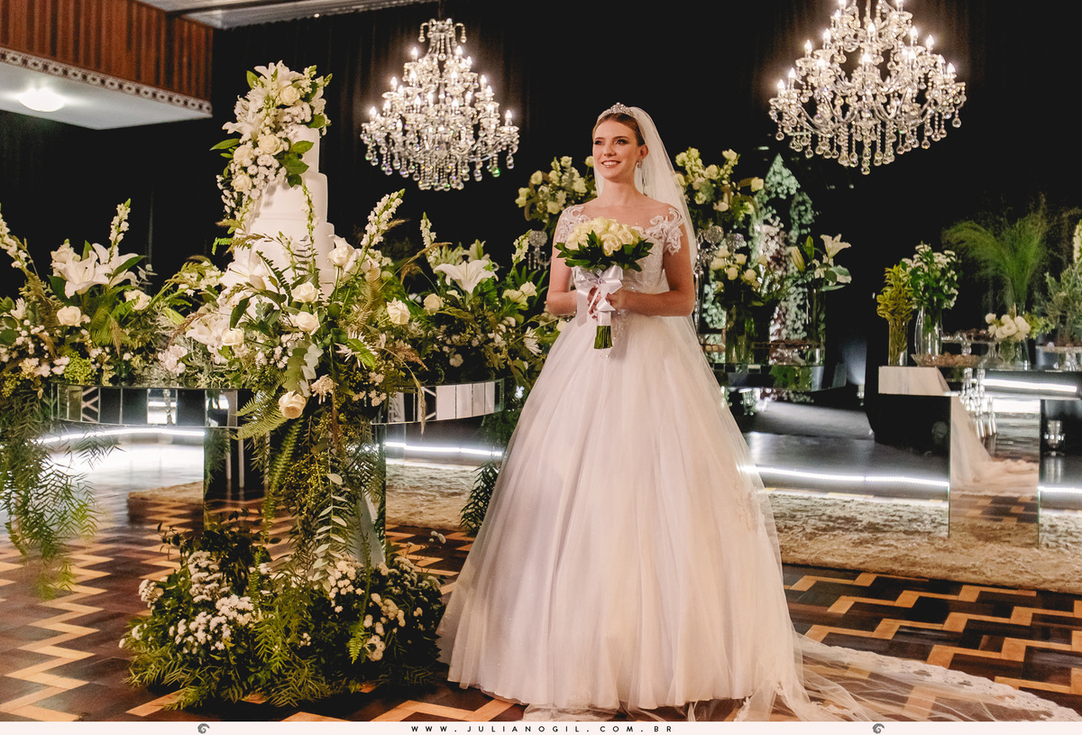 making of casamento Emanuelle e Felipe fotógrafo Juliano Gil igreja são josafat festa clube XVII madrinhas padrinhos noiva noivo prudentópolis paraná francisco beltrão rito ucraniano korovai recepção salão vip  brinde wedding bride decoração