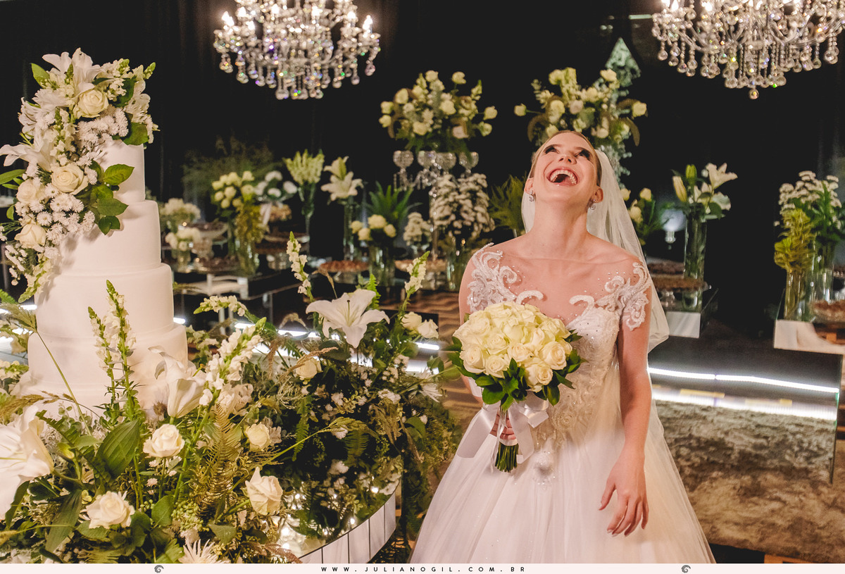making of casamento Emanuelle e Felipe fotógrafo Juliano Gil igreja são josafat festa clube XVII madrinhas padrinhos noiva noivo prudentópolis paraná francisco beltrão rito ucraniano korovai recepção salão vip  brinde wedding bride decoração
