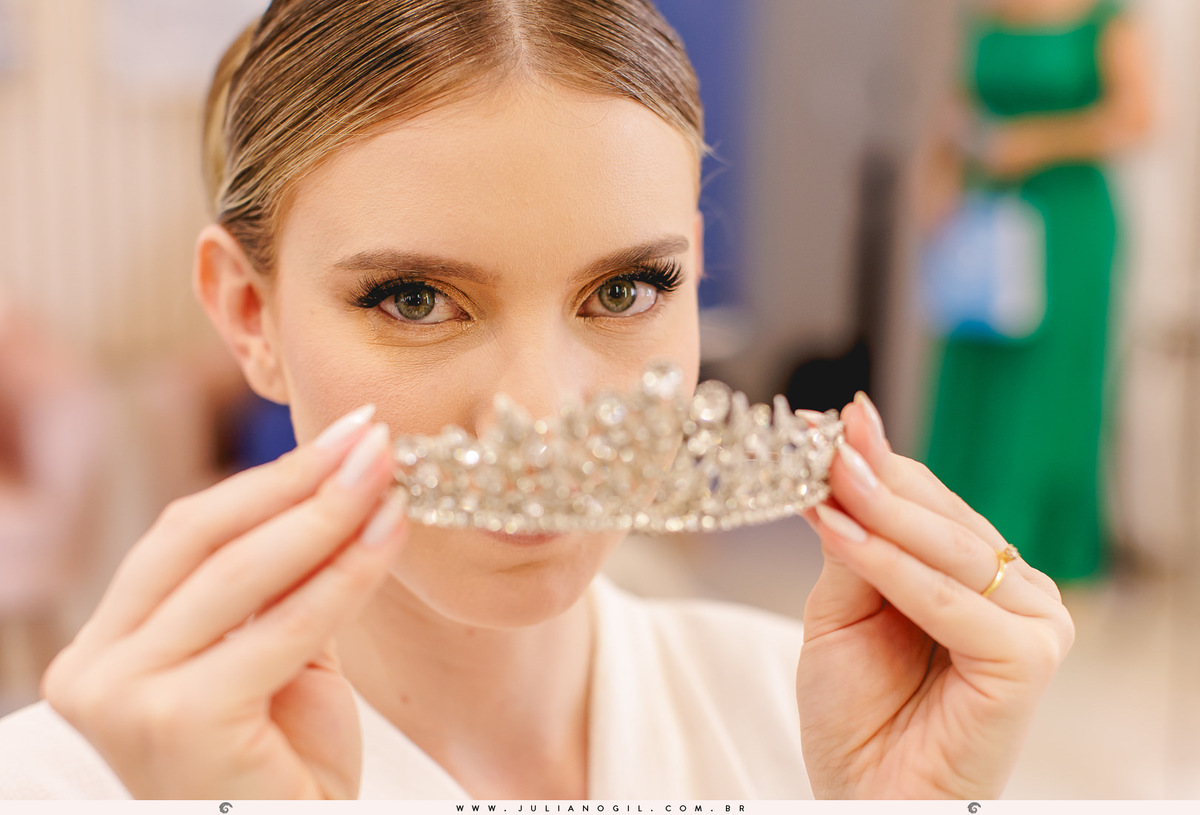 making of casamento Emanuelle e Felipe fotógrafo Juliano Gil igreja são josafat festa clube XVII madrinhas padrinhos noiva noivo prudentópolis paraná francisco beltrão rito ucraniano korovai recepção salão vip  brinde wedding bride