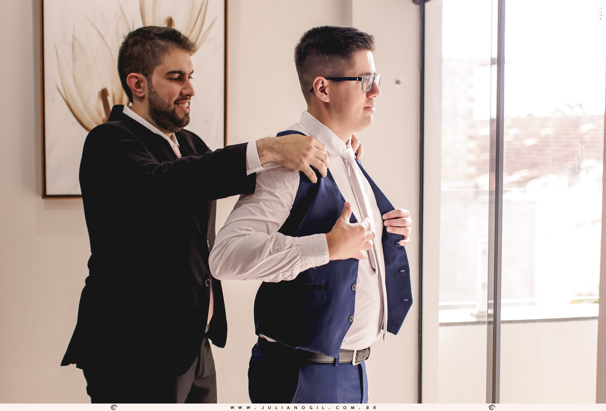 making of casamento Emanuelle e Felipe fotógrafo Juliano Gil igreja são josafat festa clube XVII madrinhas padrinhos noiva noivo prudentópolis paraná francisco beltrão rito ucraniano korovai recepção salão vip  brinde wedding bride decoração