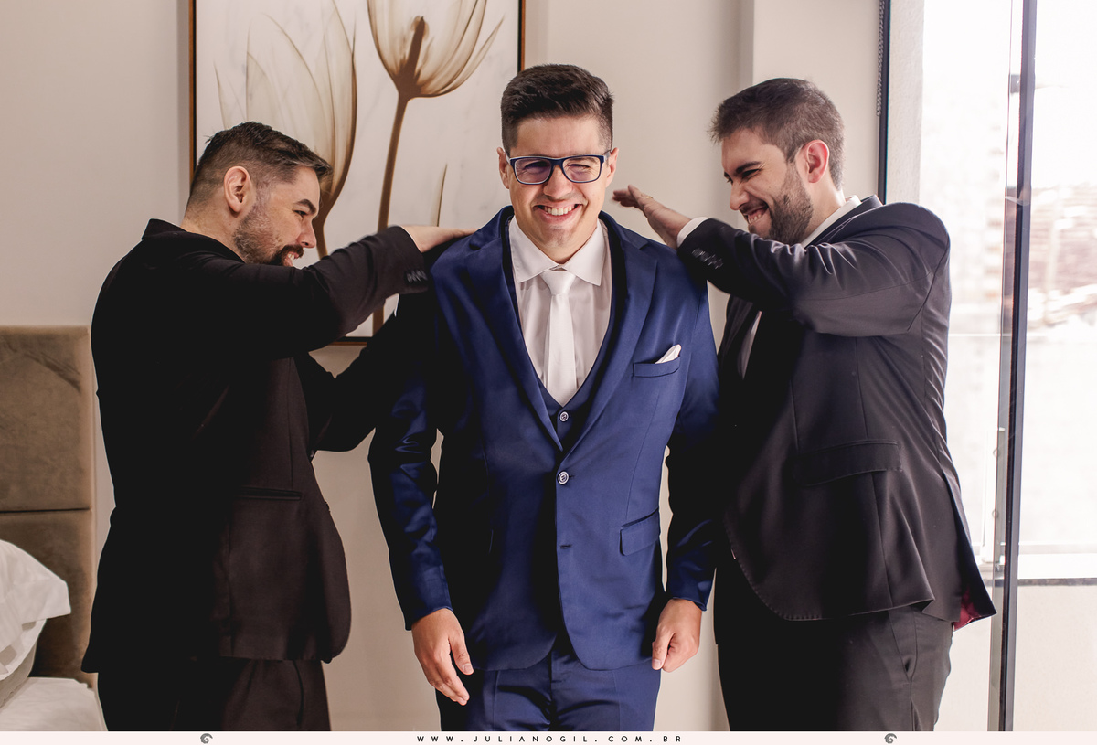 making of casamento Emanuelle e Felipe fotógrafo Juliano Gil igreja são josafat festa clube XVII madrinhas padrinhos noiva noivo prudentópolis paraná francisco beltrão rito ucraniano korovai recepção salão vip  brinde wedding bride decoração