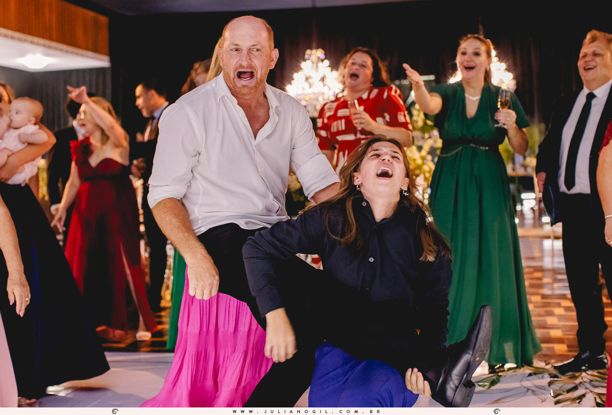 casamento Emanuelle e Felipe fotógrafo Juliano Gil igreja são josafat festa clube XVII madrinhas padrinhos noiva noivo prudentópolis paraná francisco beltrão rito ucraniano korovai recepção salão vip  brinde wedding bride decoração