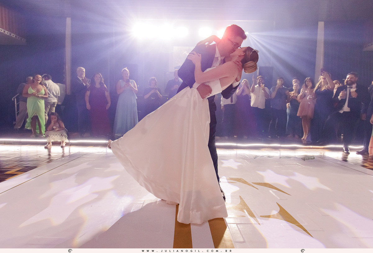 casamento Emanuelle e Felipe fotógrafo Juliano Gil igreja são josafat festa clube XVII madrinhas padrinhos noiva noivo prudentópolis paraná francisco beltrão rito ucraniano korovai recepção salão vip  brinde wedding bride decoração