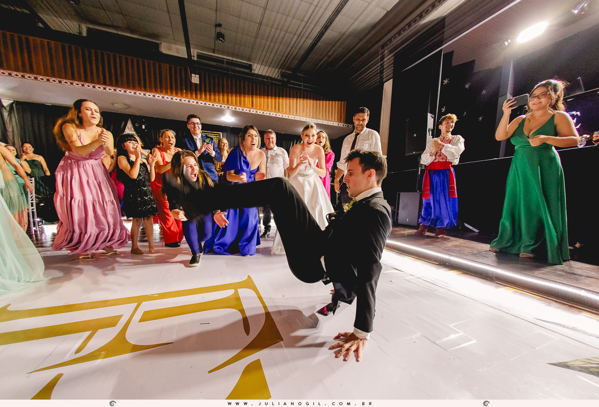 casamento Emanuelle e Felipe fotógrafo Juliano Gil igreja são josafat festa clube XVII madrinhas padrinhos noiva noivo prudentópolis paraná francisco beltrão rito ucraniano korovai recepção salão vip  brinde wedding bride decoração