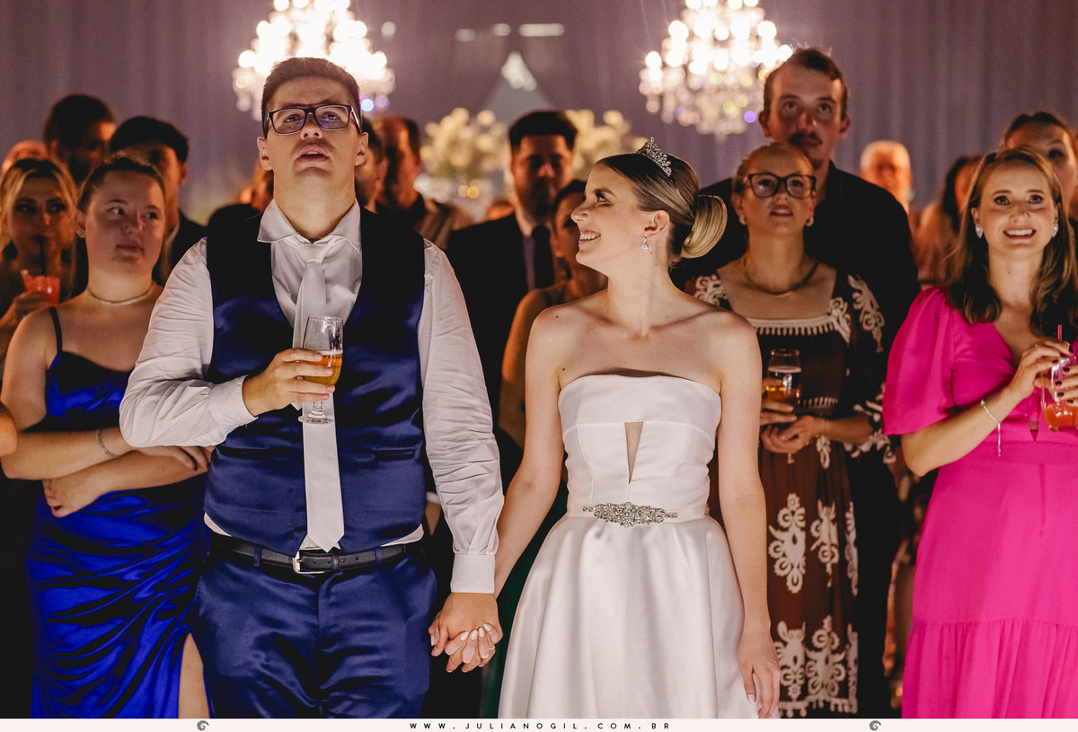 casamento Emanuelle e Felipe fotógrafo Juliano Gil igreja são josafat festa clube XVII madrinhas padrinhos noiva noivo prudentópolis paraná francisco beltrão rito ucraniano korovai recepção salão vip  brinde wedding bride decoração