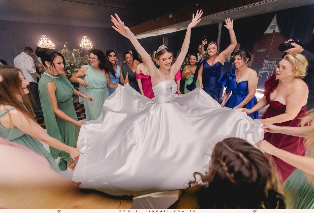 casamento Emanuelle e Felipe fotógrafo Juliano Gil igreja são josafat festa clube XVII madrinhas padrinhos noiva noivo prudentópolis paraná francisco beltrão rito ucraniano korovai recepção salão vip  brinde wedding bride decoração