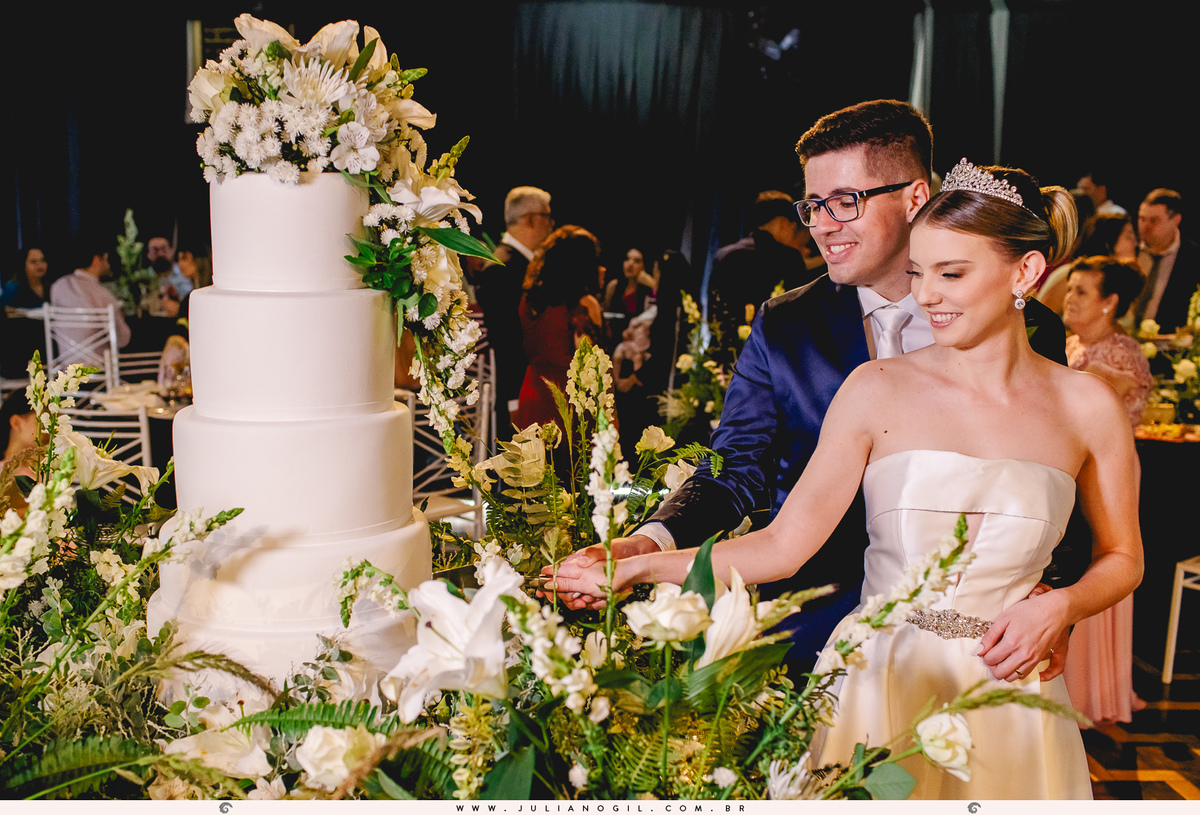 casamento Emanuelle e Felipe fotógrafo Juliano Gil igreja são josafat festa clube XVII madrinhas padrinhos noiva noivo prudentópolis paraná francisco beltrão rito ucraniano korovai recepção salão vip  brinde wedding bride decoração