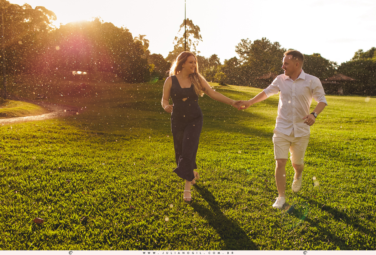 pre casamento fotografo juliano gil noiva Luiza noivo Luís Felipe curitiba paraná paço da liberdade vestido branco ornamento ensaio externo chuva parque tingui noivado irati prudentópolis ponta grossa ivaí