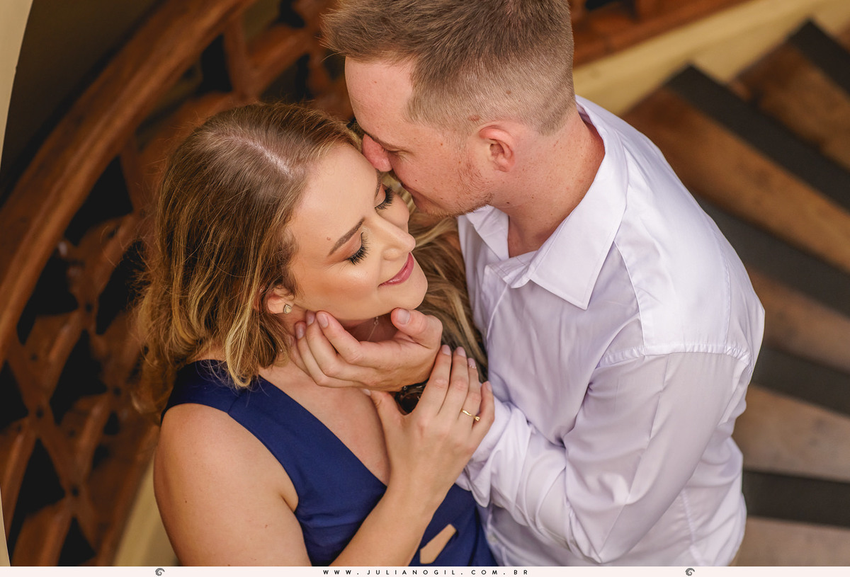 pre casamento fotografo juliano gil noiva Luiza noivo Luís Felipe curitiba paraná paço da liberdade vestido branco ornamento ensaio externo chuva parque tingui noivado irati prudentópolis ponta grossa ivaí