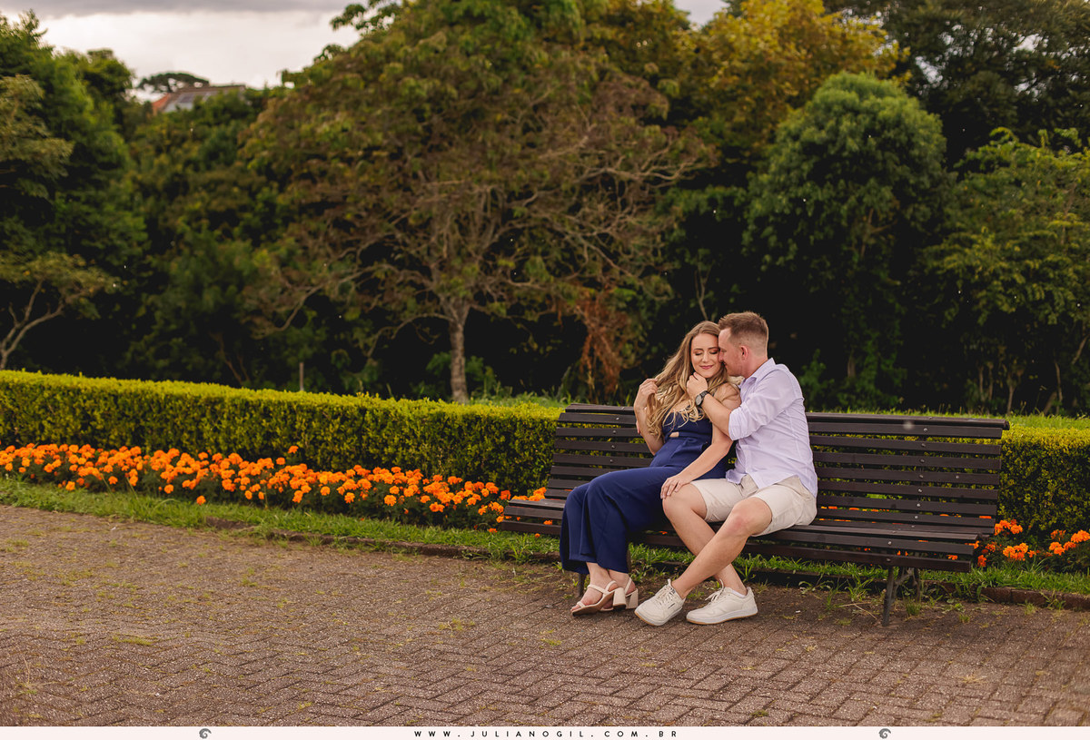 pre casamento fotografo juliano gil noiva Luiza noivo Luís Felipe curitiba paraná paço da liberdade vestido branco ornamento ensaio externo chuva parque tingui noivado irati prudentópolis ponta grossa ivaí