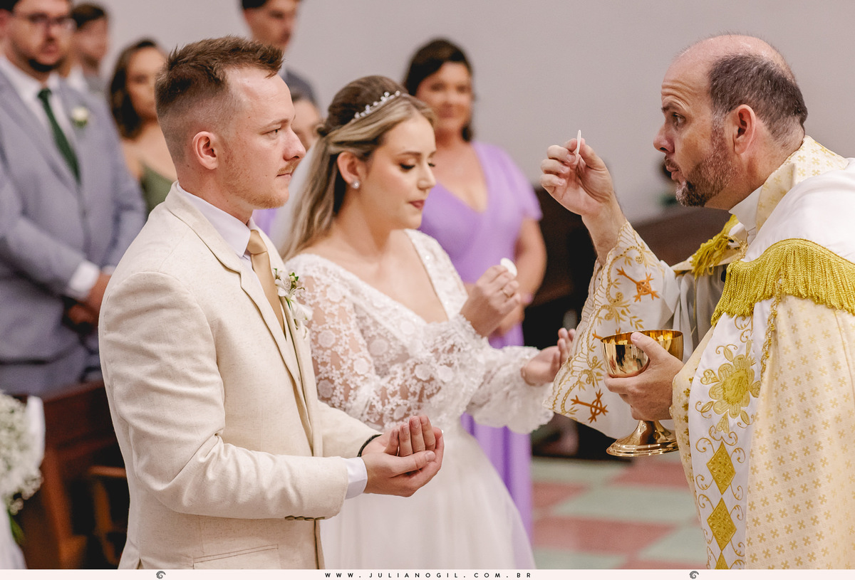 casamento Luiza Gaspar e Luís Felipe Carraro fotógrafo Juliano Gil igreja perpétuo socorro irati paraná ivaí ponta grossa curitiba barbearia 21 de maio salão da renata maquiadora vanessa novinski família bride noiva noivo canto verde cerimonial 