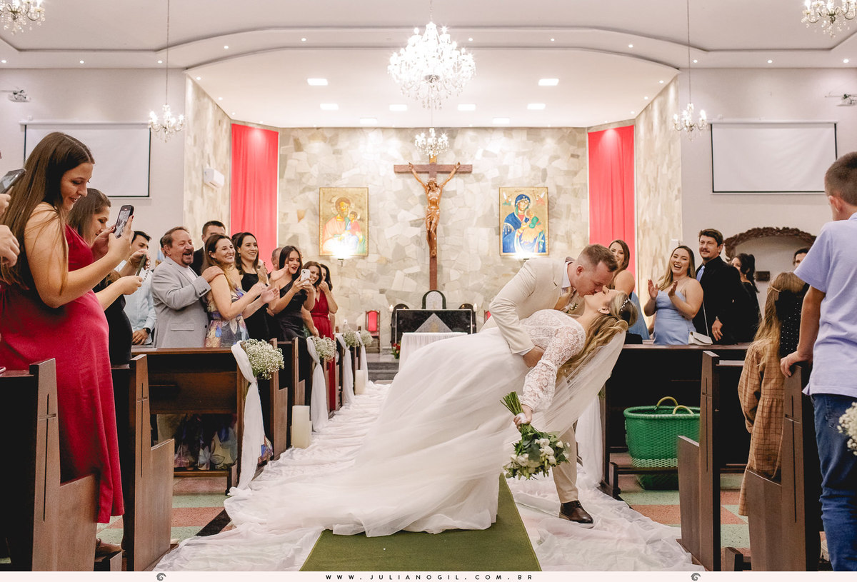 casamento Luiza Gaspar e Luís Felipe Carraro fotógrafo Juliano Gil igreja perpétuo socorro irati paraná ivaí ponta grossa curitiba barbearia 21 de maio salão da renata maquiadora vanessa novinski família bride noiva noivo canto verde cerimonial 