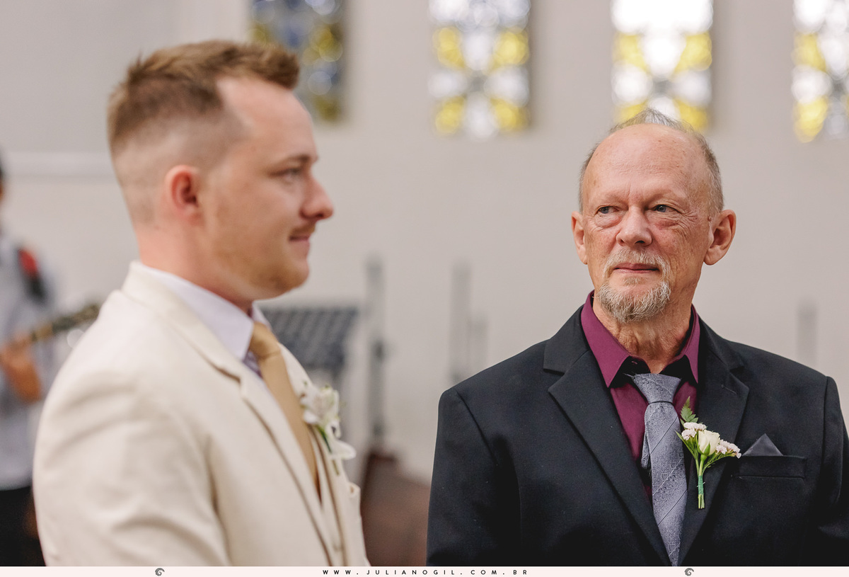 casamento Luiza Gaspar e Luís Felipe Carraro fotógrafo Juliano Gil igreja perpétuo socorro irati paraná ivaí ponta grossa curitiba barbearia 21 de maio salão da renata maquiadora vanessa novinski família bride noiva noivo canto verde cerimonial 