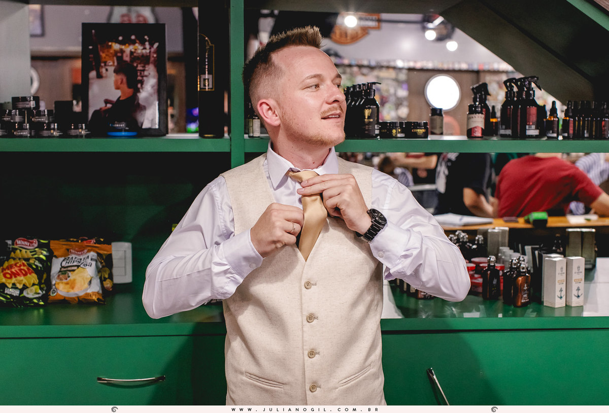 casamento Luiza Gaspar e Luís Felipe Carraro fotógrafo Juliano Gil igreja perpétuo socorro irati paraná ivaí ponta grossa curitiba barbearia 21 de maio salão da renata maquiadora vanessa novinski família bride noiva noivo canto verde cerimonial making of