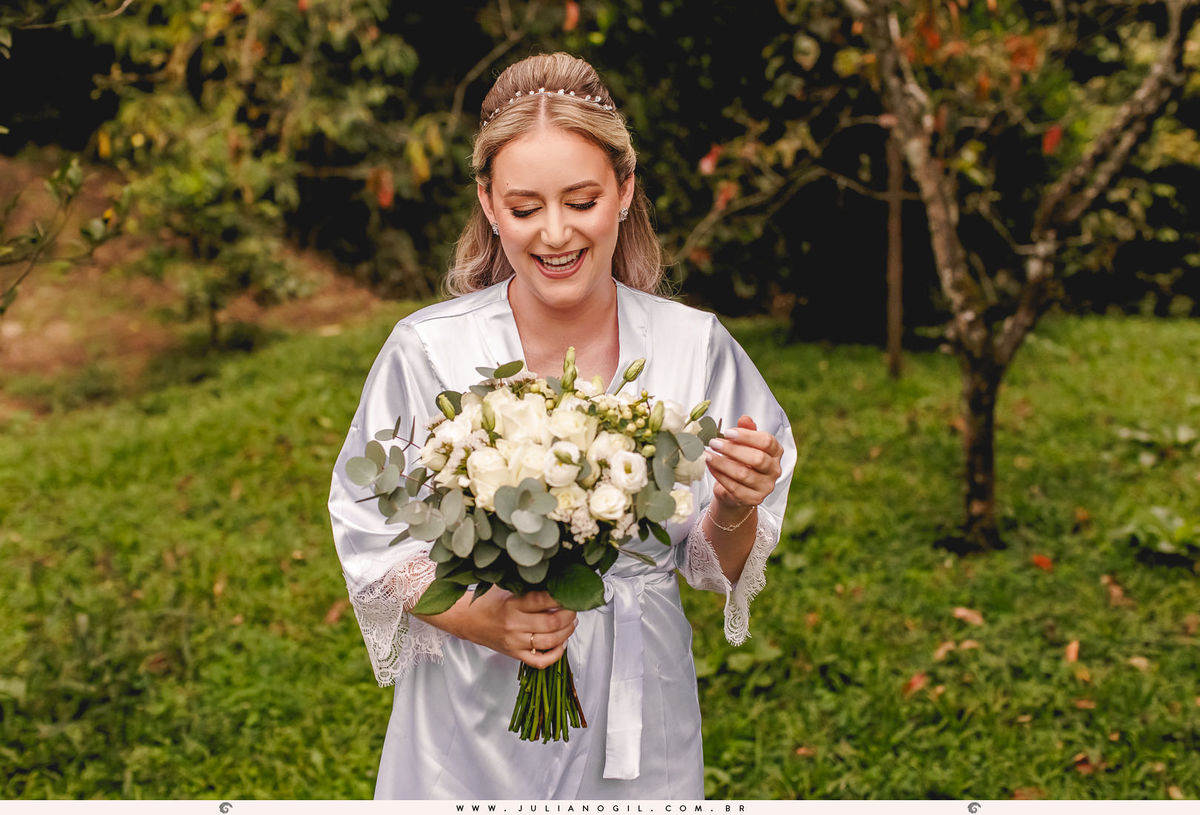 casamento Luiza Gaspar e Luís Felipe Carraro fotógrafo Juliano Gil igreja perpétuo socorro irati paraná ivaí ponta grossa curitiba barbearia 21 de maio salão da renata maquiadora vanessa novinski família bride noiva noivo canto verde cerimonial making of