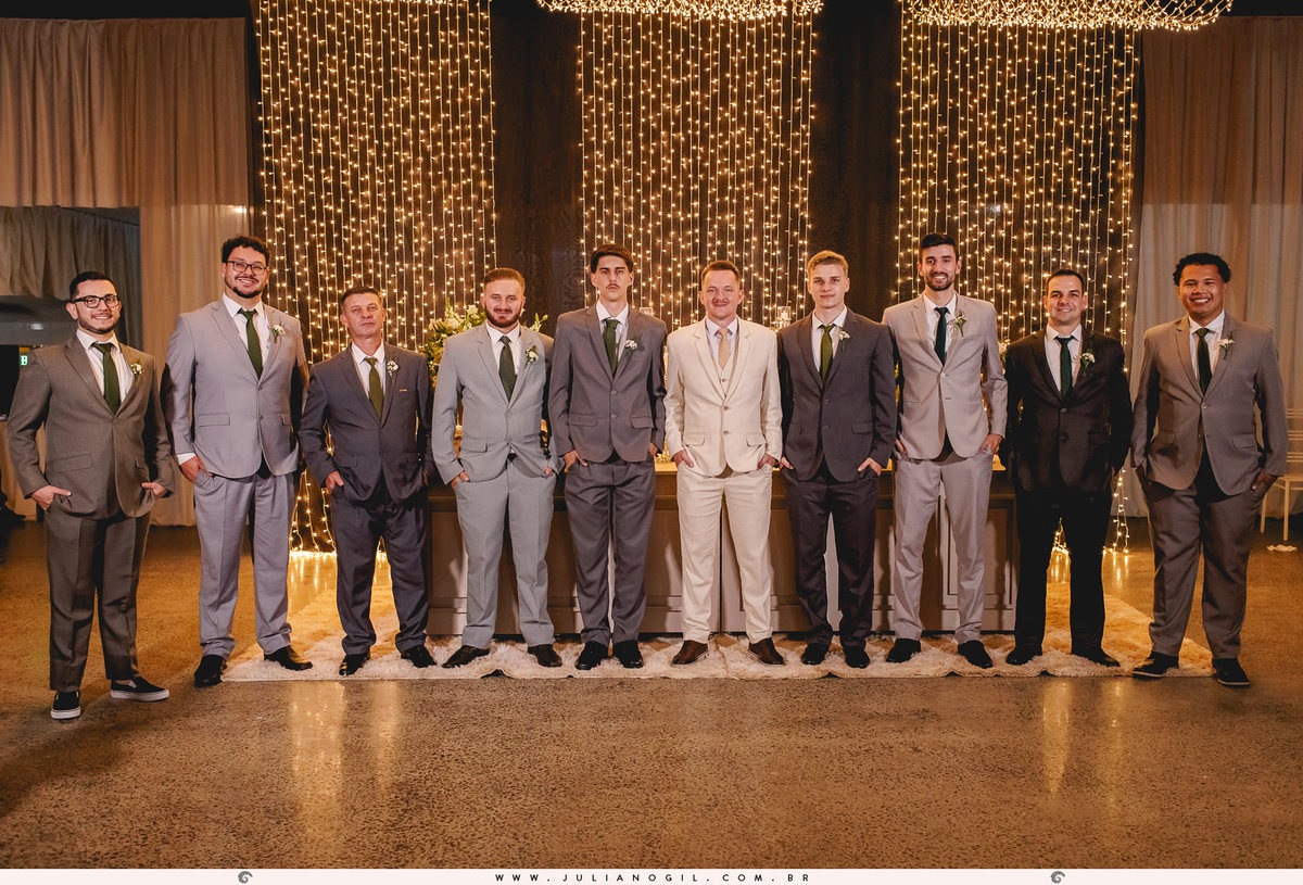 recepção casamento Luiza Gaspar e Luís Felipe Carraro fotógrafo Juliano Gil igreja perpétuo socorro irati paraná ivaí ponta grossa curitiba barbearia 21 de maio salão da renata maquiadora vanessa novinski noiva noivo canto verde cerimonial mr john